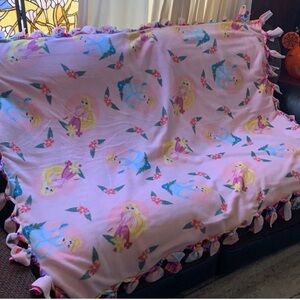 Disney Princess’s fleece throw blanket